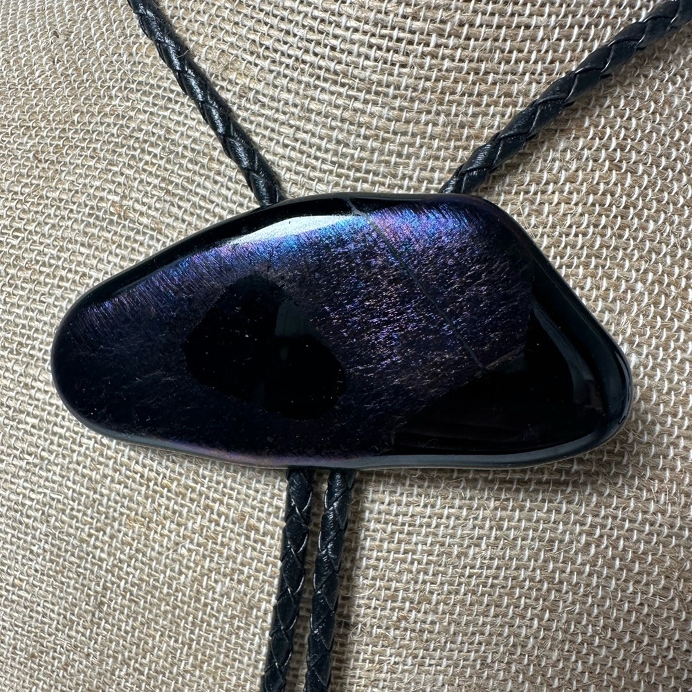Vintage Iridescent Bolo Tie Necklace Purple Black Stone Western Bolo Unisex - Picture 2 of 5